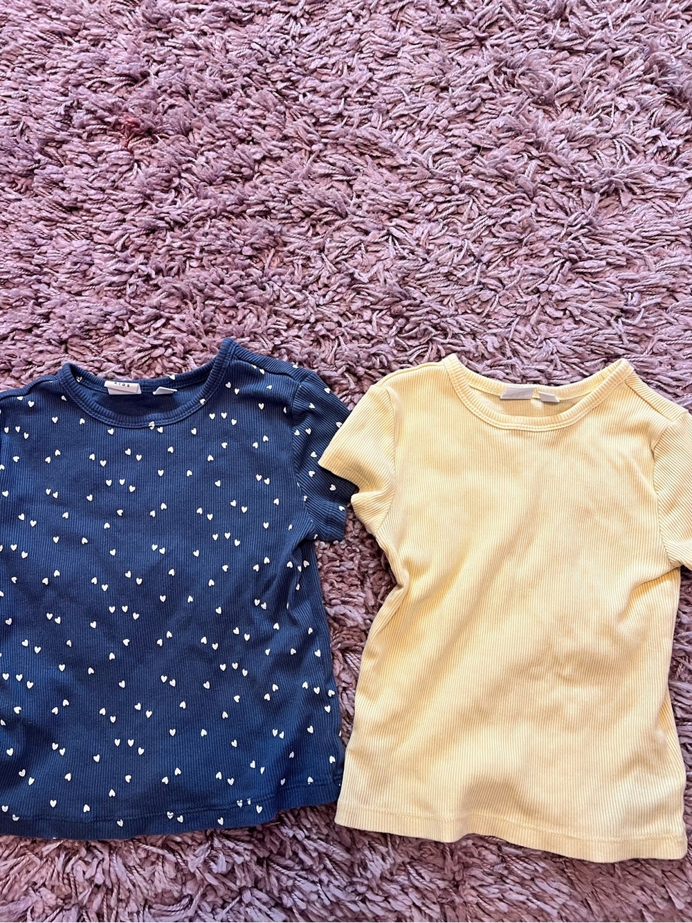 GAP Kids Short Sleeve Tees in Navy with White Hearts & Pale Yellow